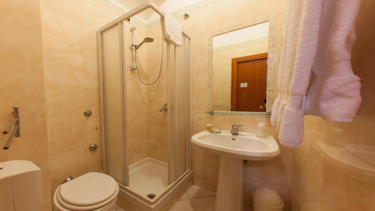 Dama Private Pensión Roma